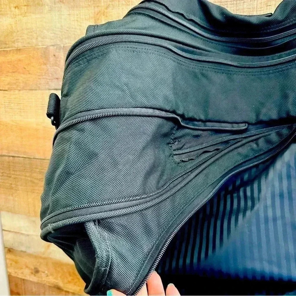 Tumi Vintage Expandable Boston Ballistic Large Duffle Carry On Bag - Picture 7 of 11